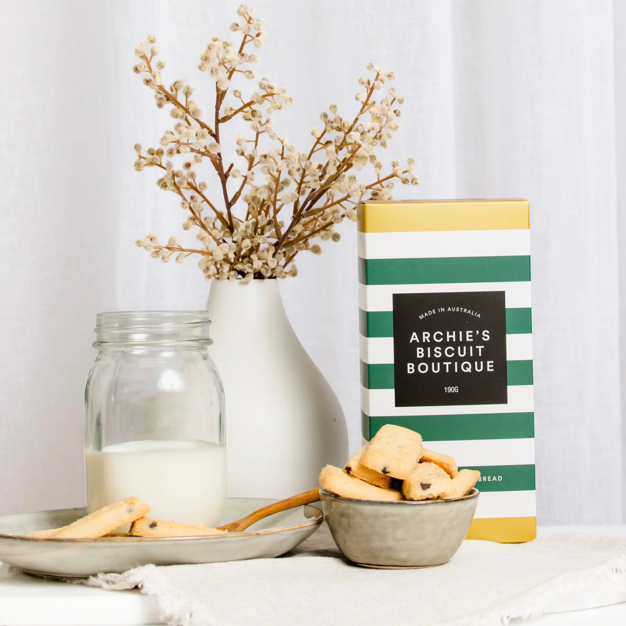 Archies_s_Fine_Cookies_Choc_Chip_Shortbread_Fingers_190g.webp__PID:7d07a8e2-0cad-4689-a164-a69ea3266bf2